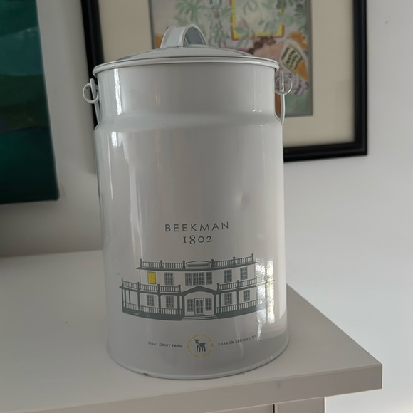 Beekman 1802 Enamel Milk Pail / Milk Jug  with Lid 2021 Limited Edition - Picture 1 of 7